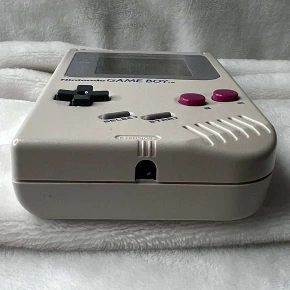VINTAGE - Nintendo Game Boy Handheld - Picture 3 of 7